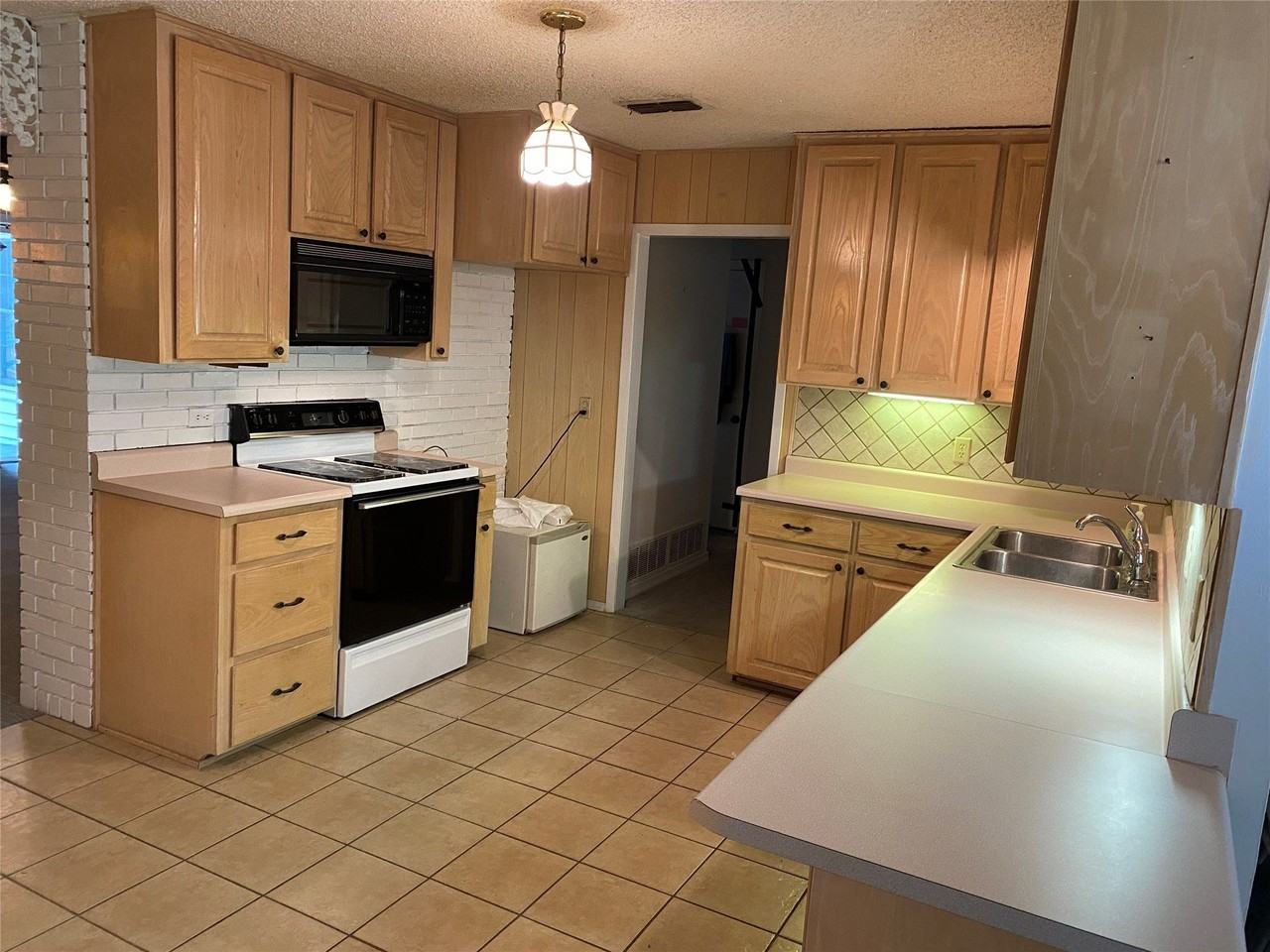 623 Club Oak Dr - Photo 7 of 20
