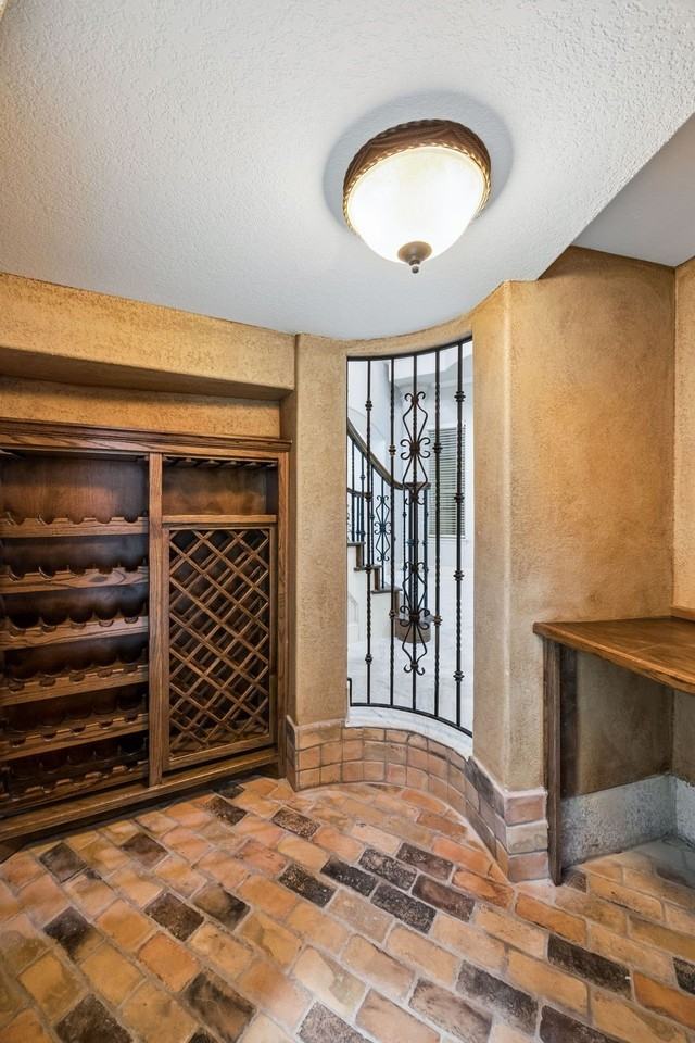 2101 Miracle Point Dr - Photo 5 of 40