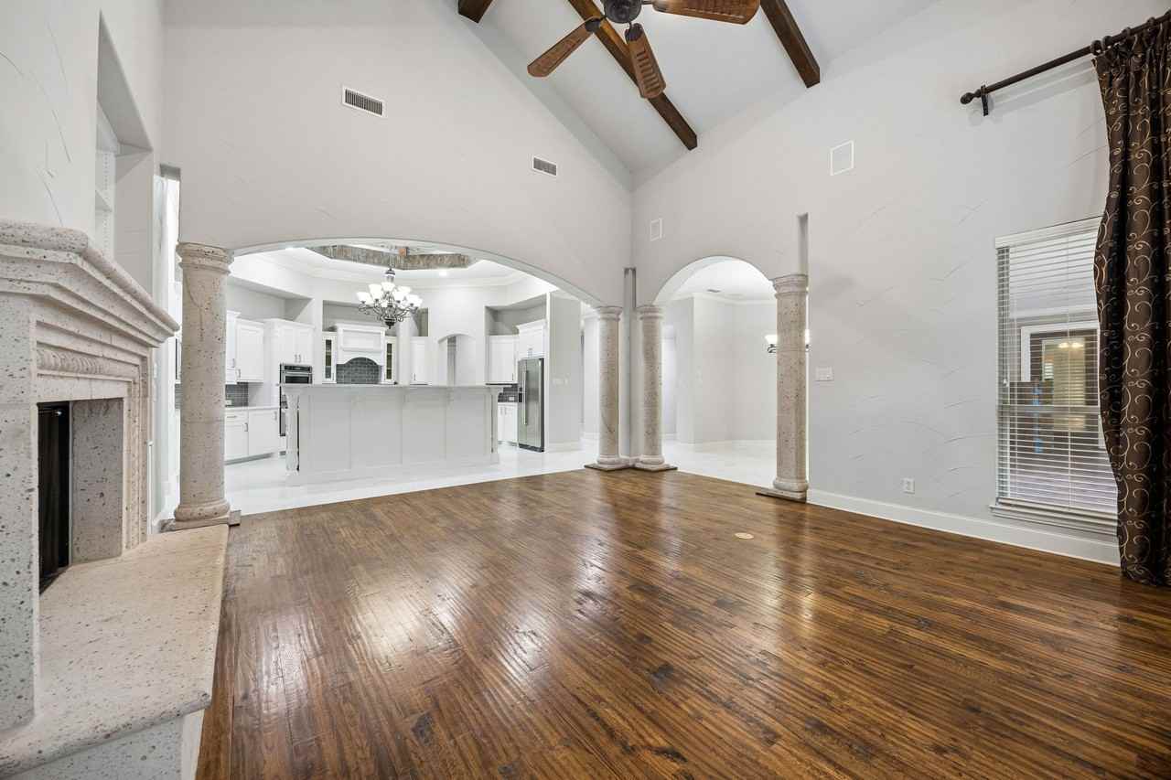 2101 Miracle Point Dr - Photo 7 of 40