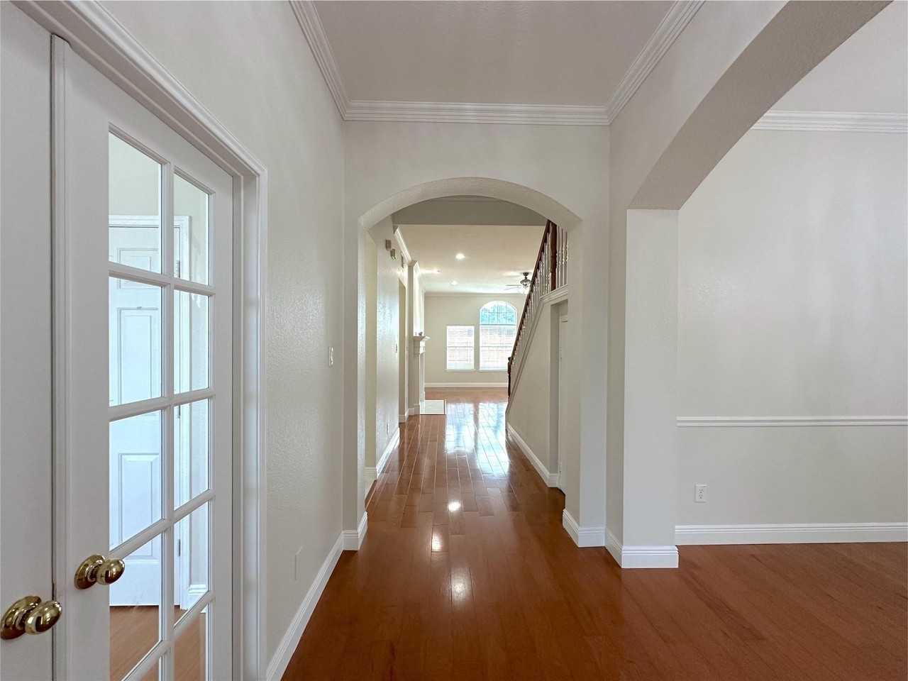1579 Poets Way - Photo 4 of 34