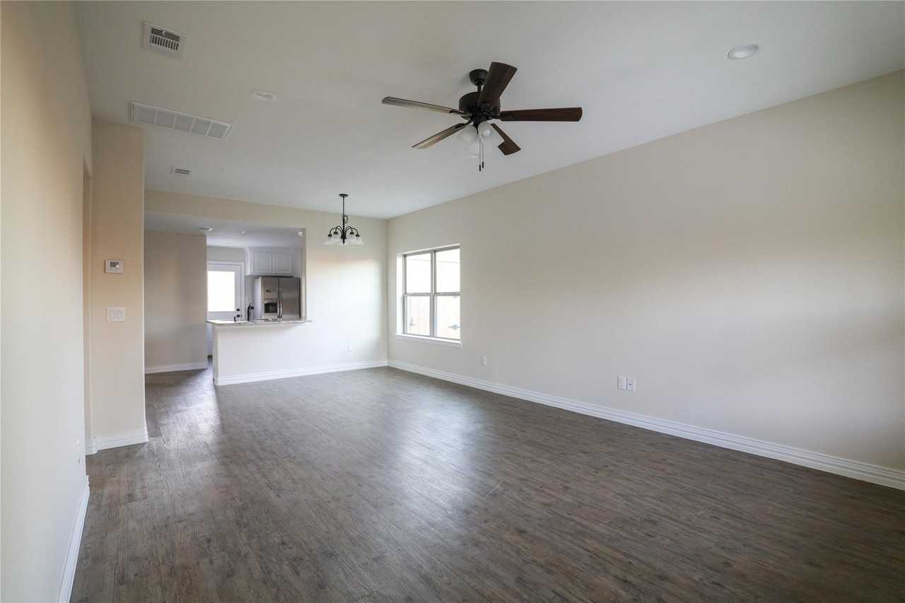 901 N Barrett Ave - Photo 2 of 15