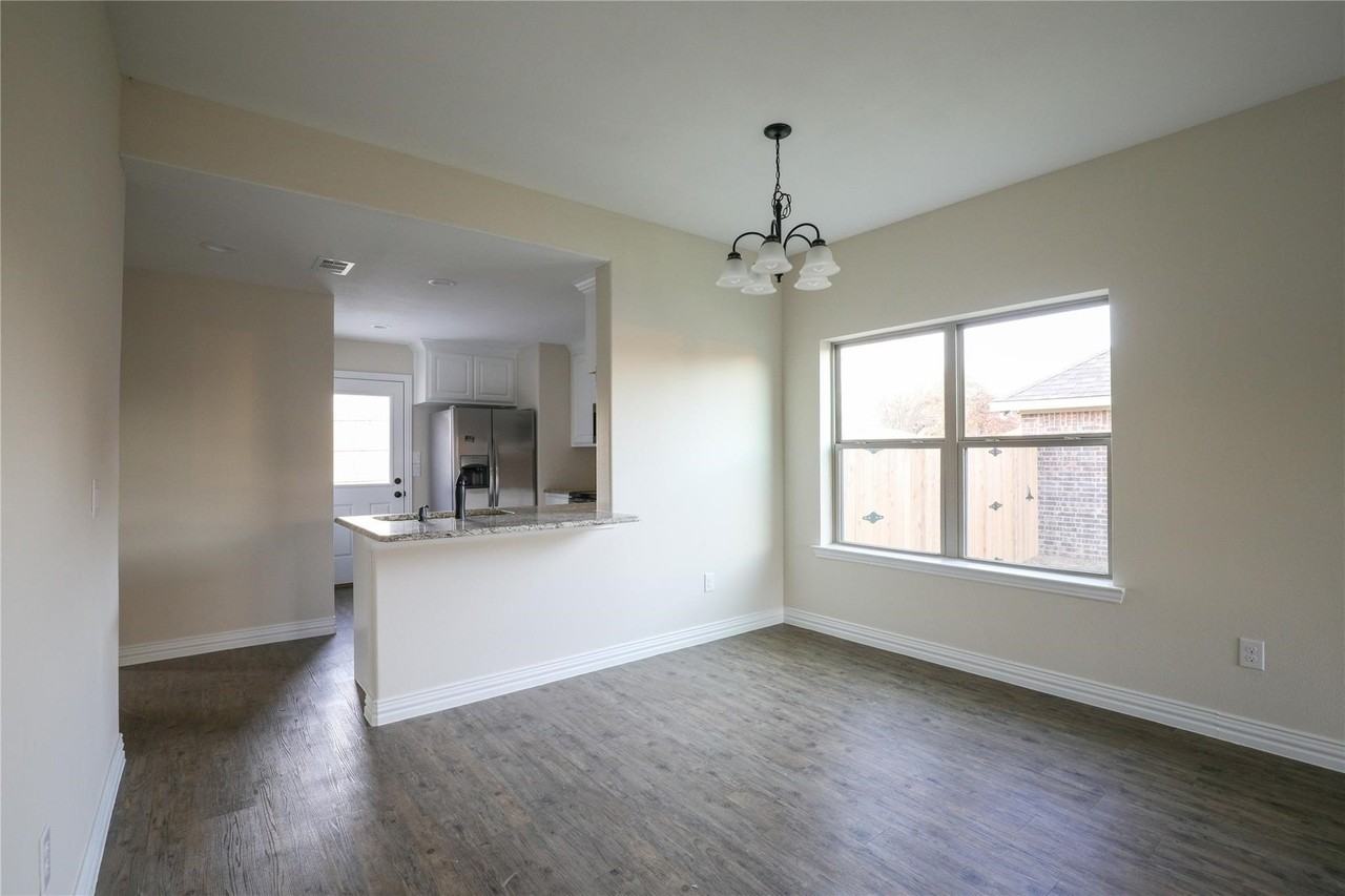 901 N Barrett Ave - Photo 3 of 15