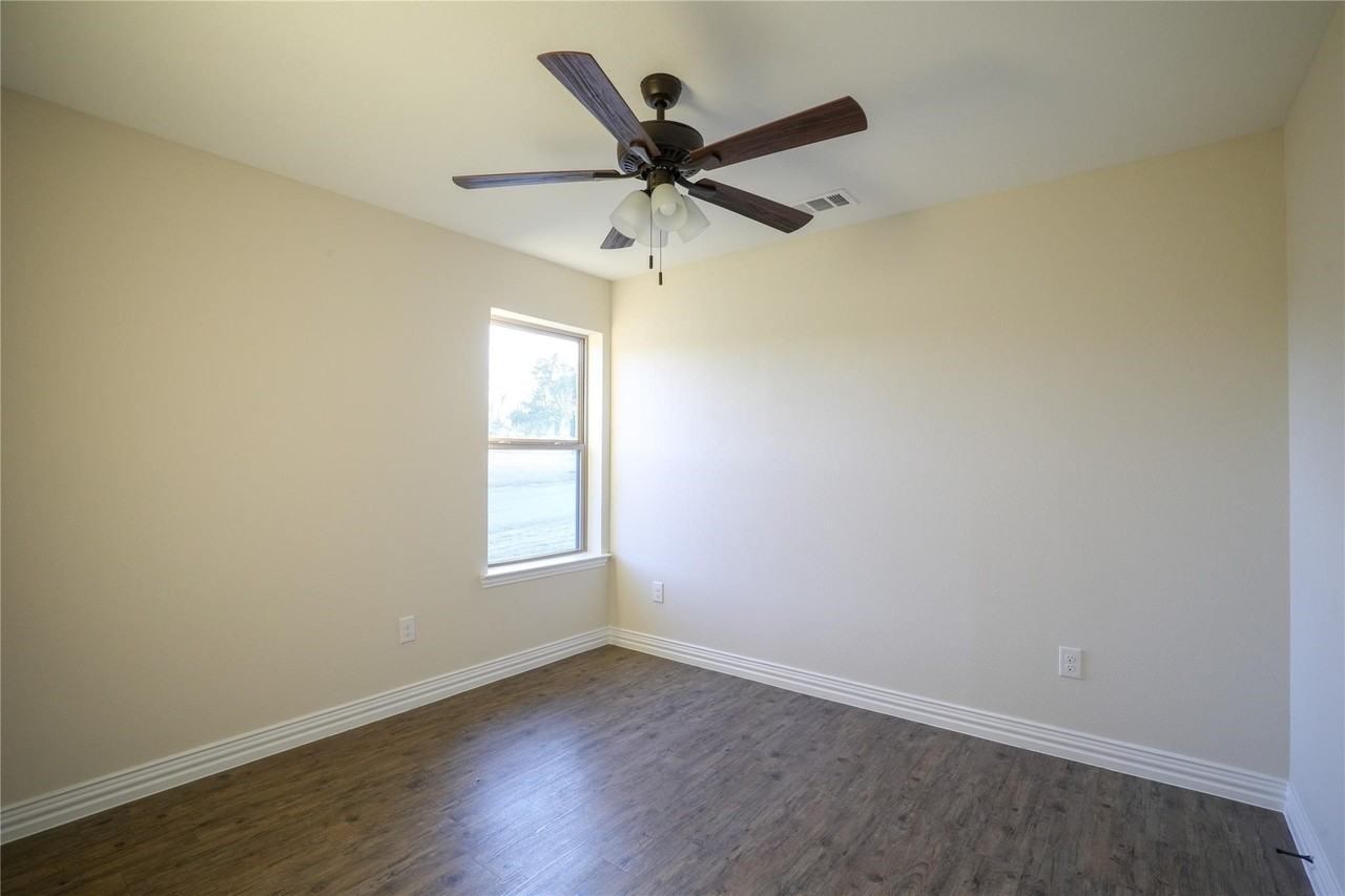 901 N Barrett Ave - Photo 7 of 15