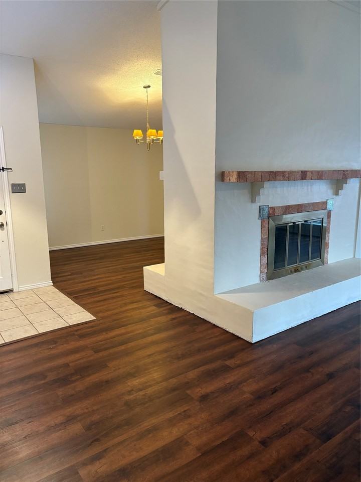1110 Paluxy Ct - Photo 2 of 11