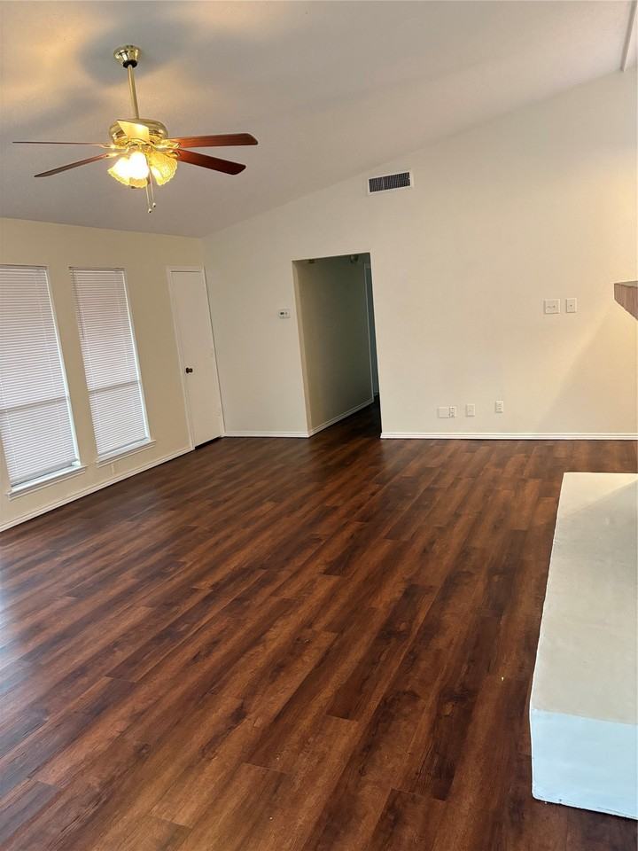 1110 Paluxy Ct - Photo 7 of 11