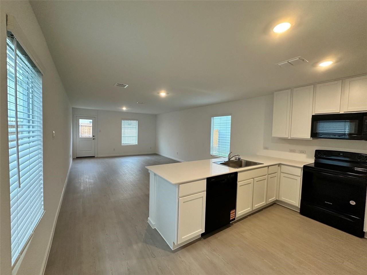 924 Sandhill Crane Ln - Photo 5 of 16