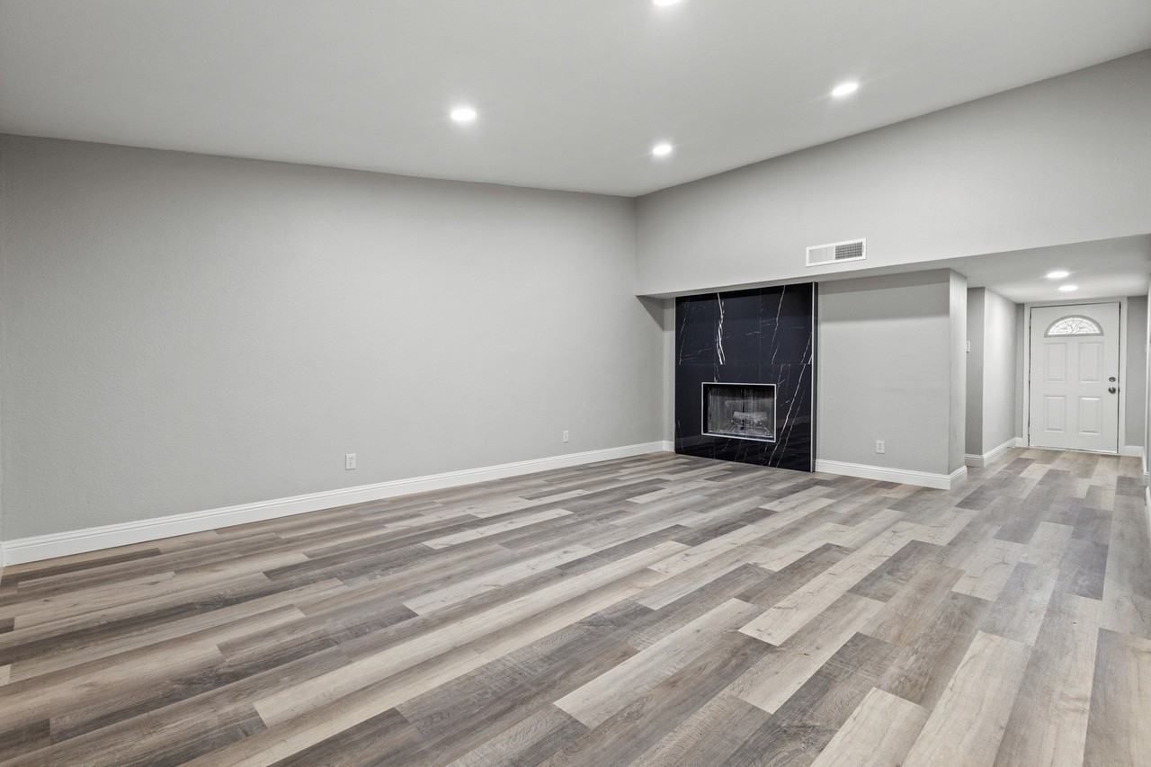 3939 Branch Hollow Dr - Photo 3 of 18