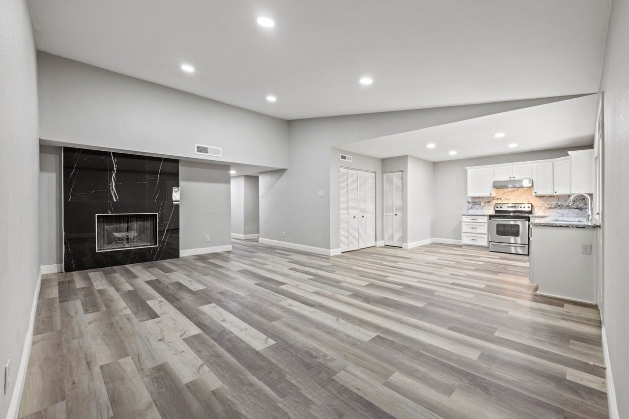 3939 Branch Hollow Dr - Photo 4 of 18