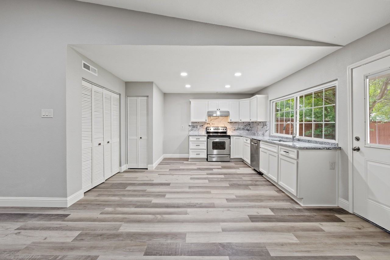3939 Branch Hollow Dr - Photo 5 of 18