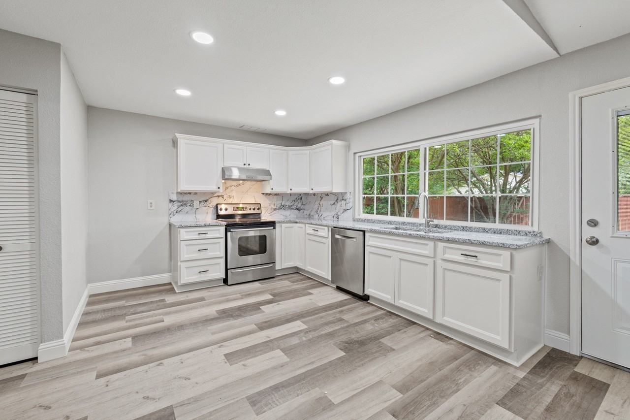 3939 Branch Hollow Dr - Photo 6 of 18
