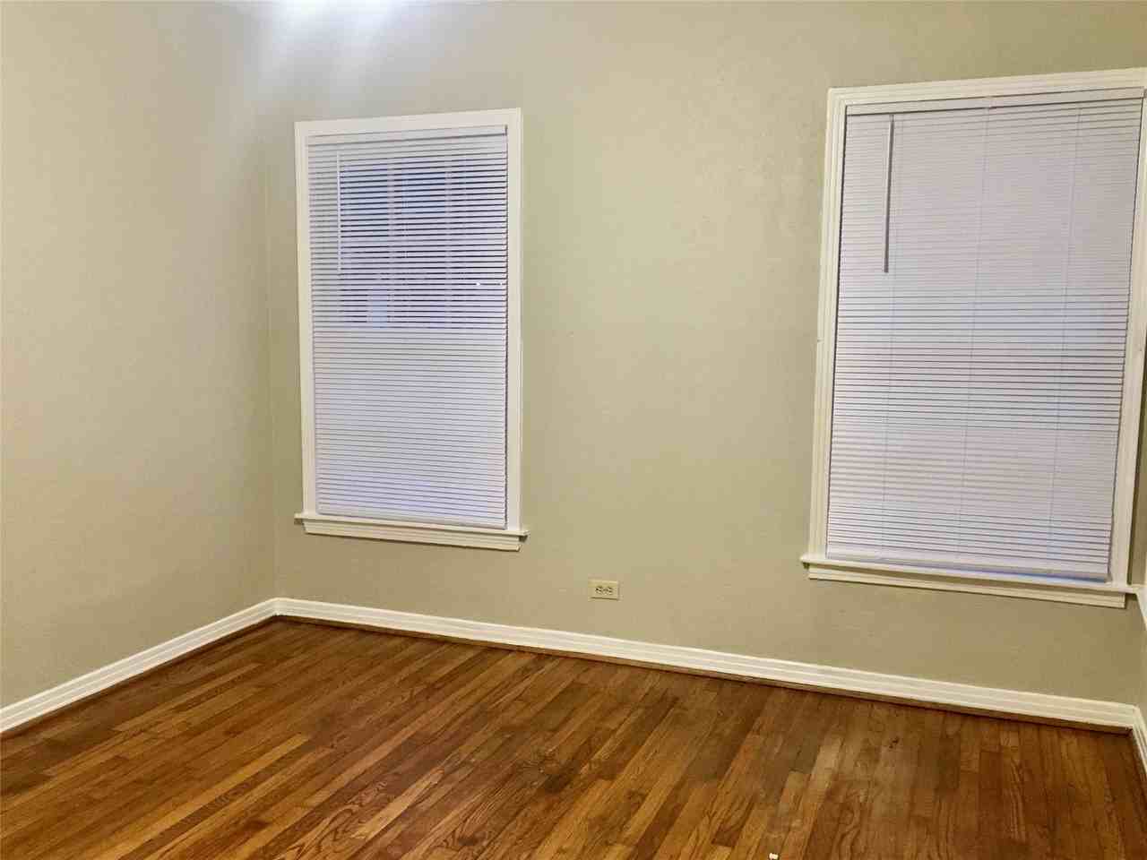 5104 N Hall St - Photo 6 of 6