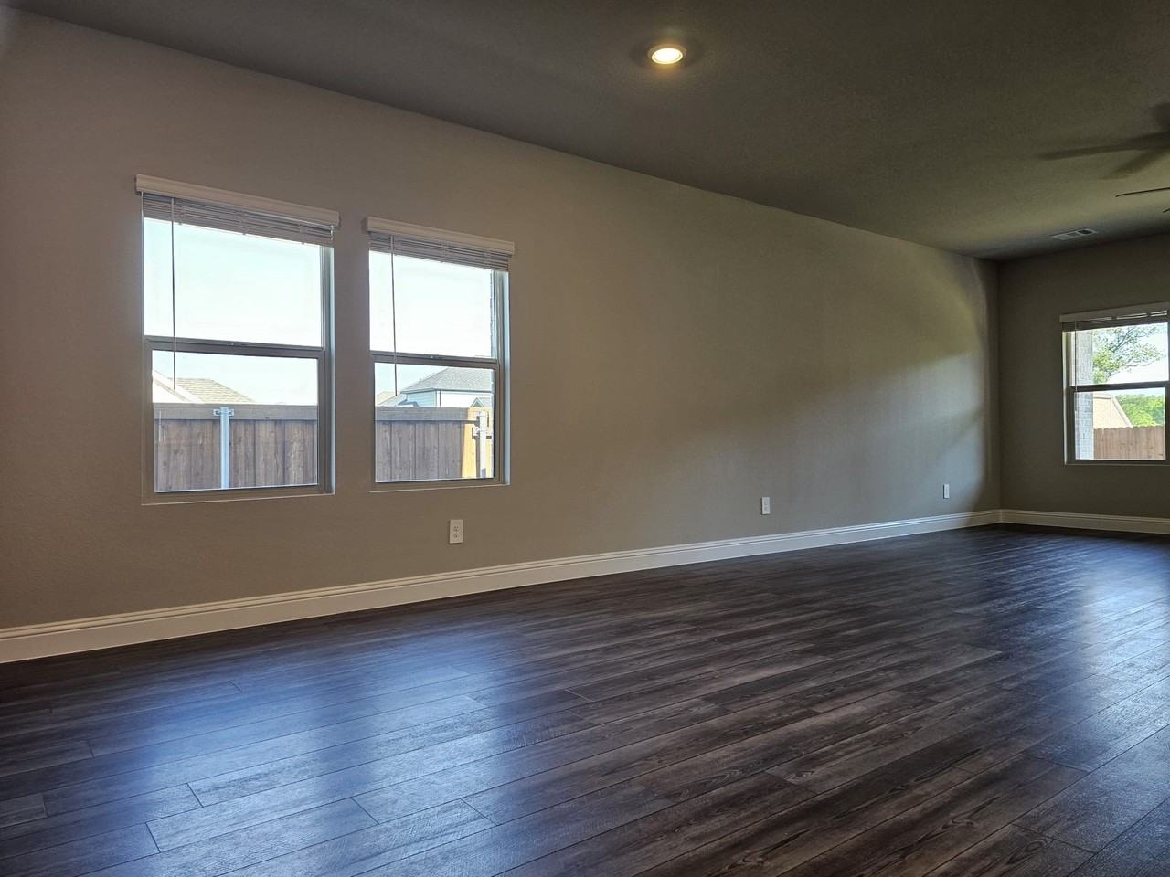 1301 Corkwood Dr - Photo 3 of 21