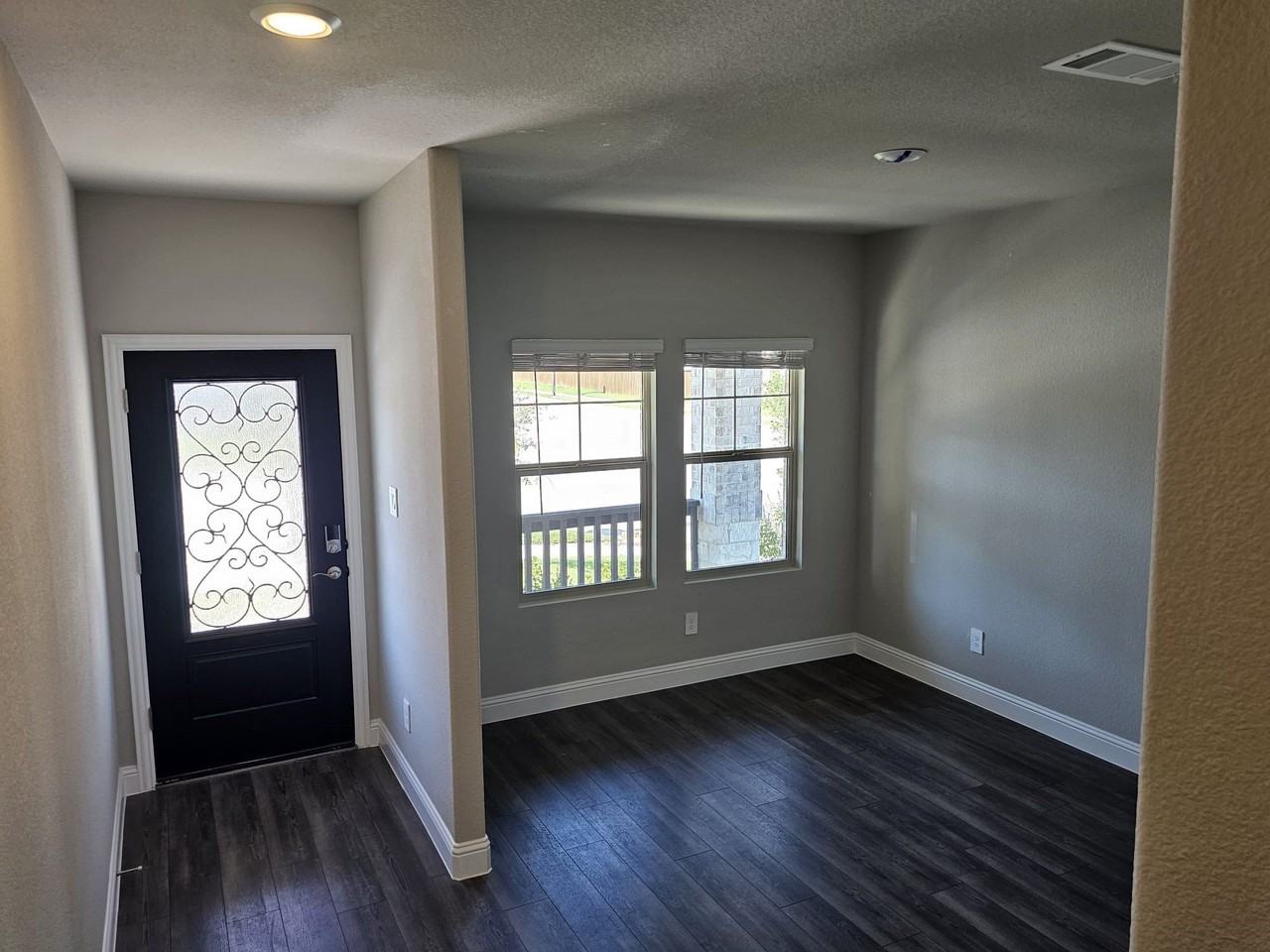 1301 Corkwood Dr - Photo 4 of 21