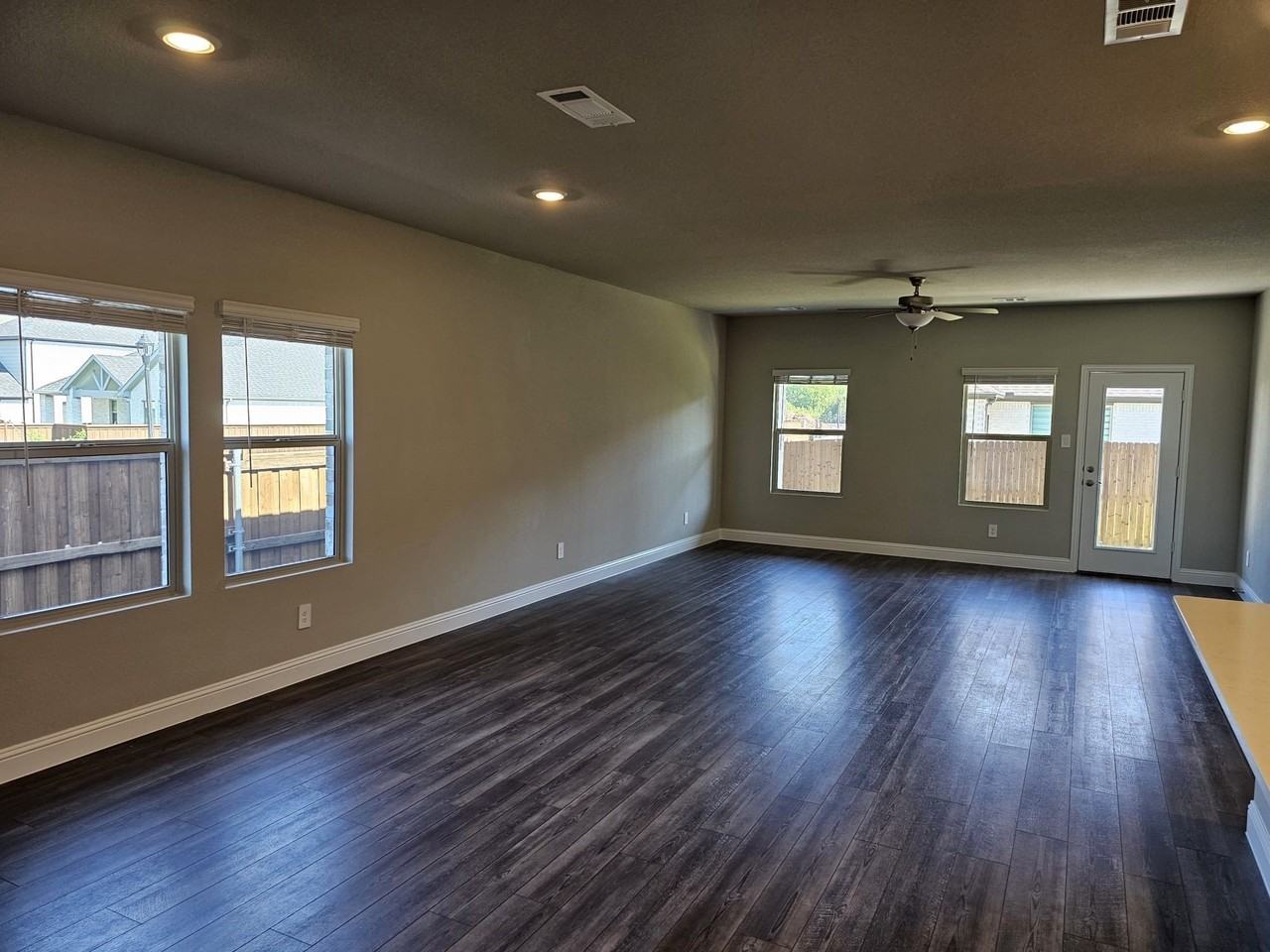1301 Corkwood Dr - Photo 5 of 21