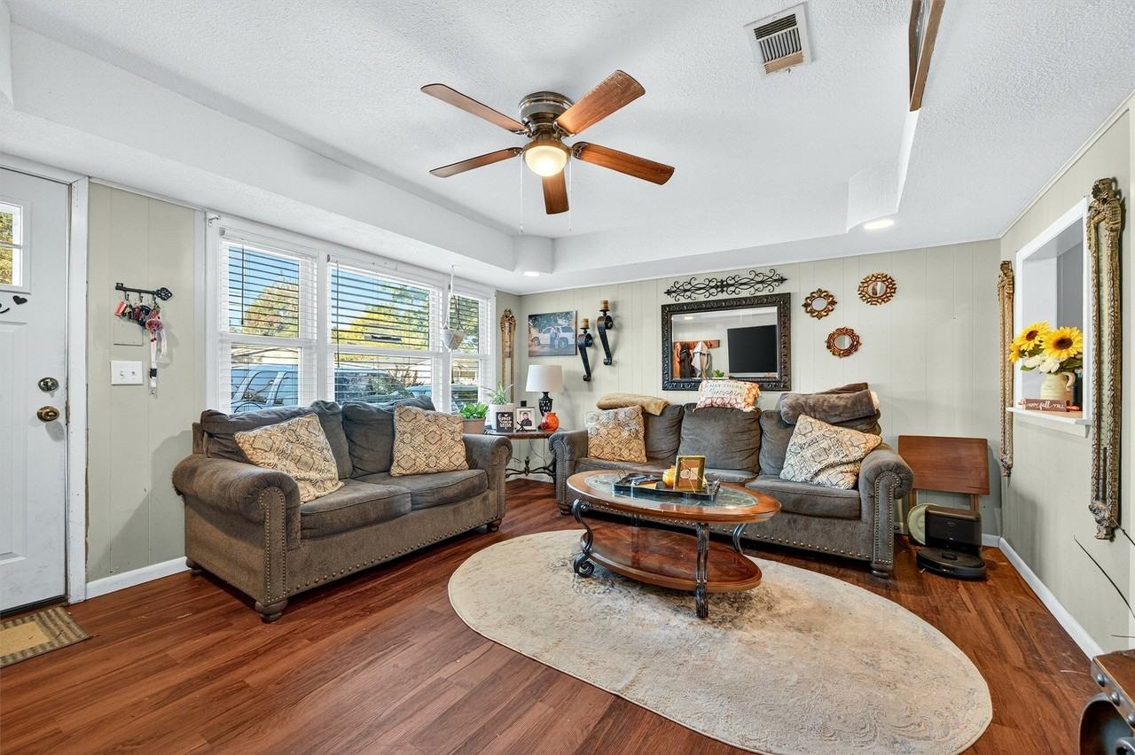2321 N Shannon St - Photo 5 of 28