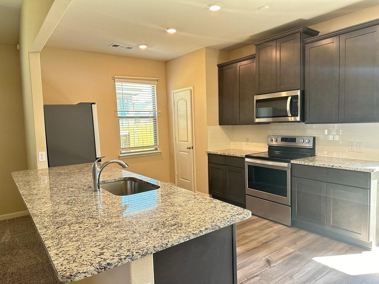 1707 Cotton Blossom Ln - Photo 6 of 31