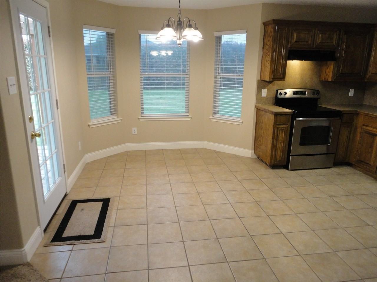 316 Hacienda Dr - Photo 4 of 28