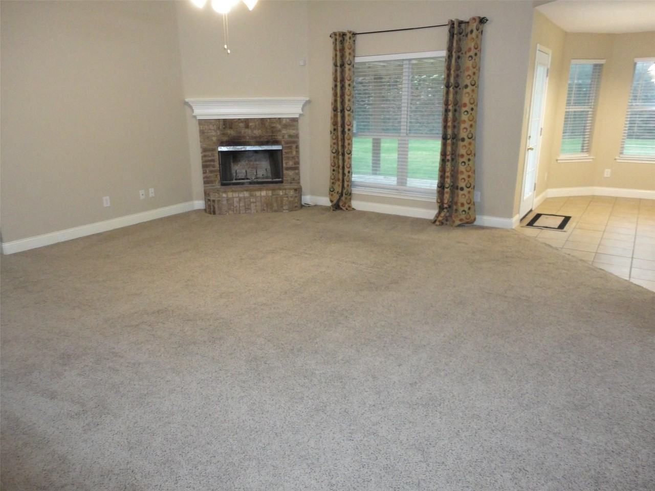 316 Hacienda Dr - Photo 5 of 28
