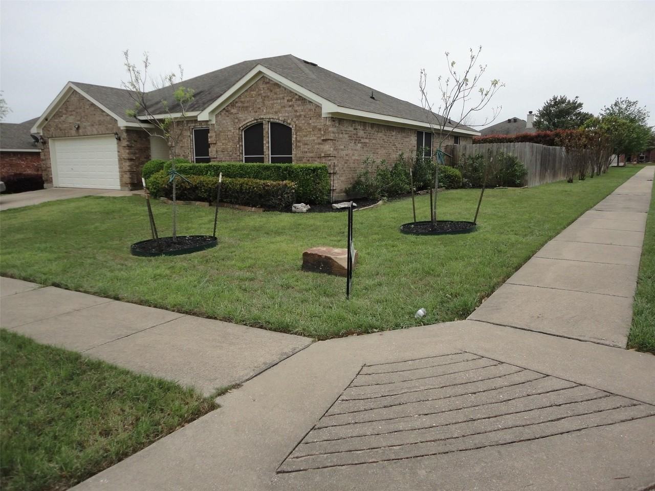 316 Hacienda Dr - Photo 6 of 28