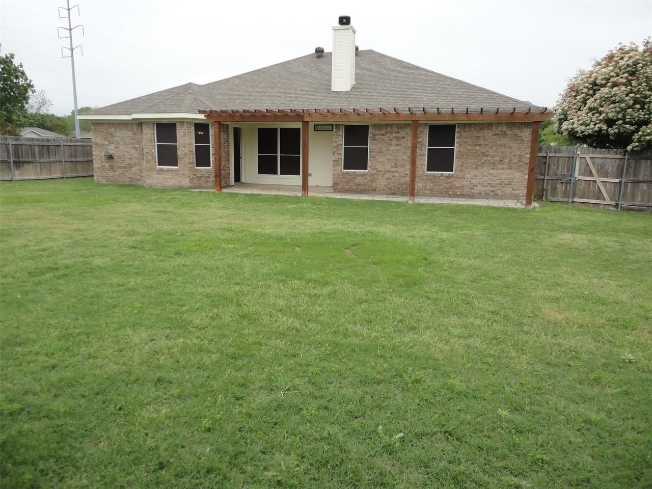 316 Hacienda Dr - Photo 7 of 28