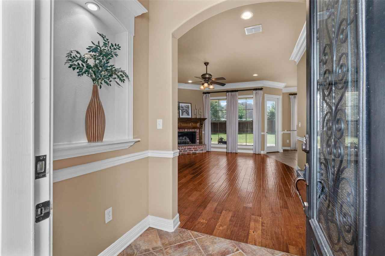 407 Carnaby Ct - Photo 7 of 28
