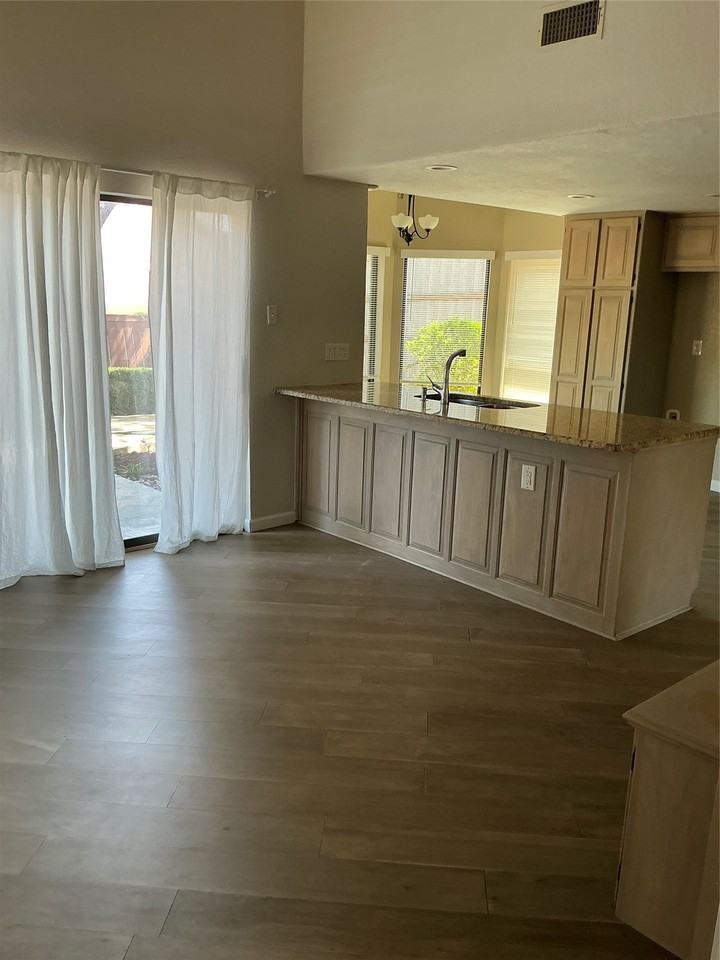 5225 Old Shepard Pl - Photo 6 of 17
