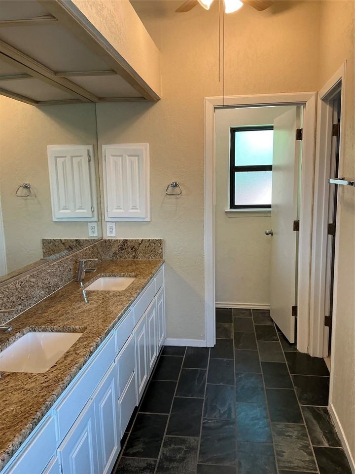 5225 Old Shepard Pl - Photo 7 of 17