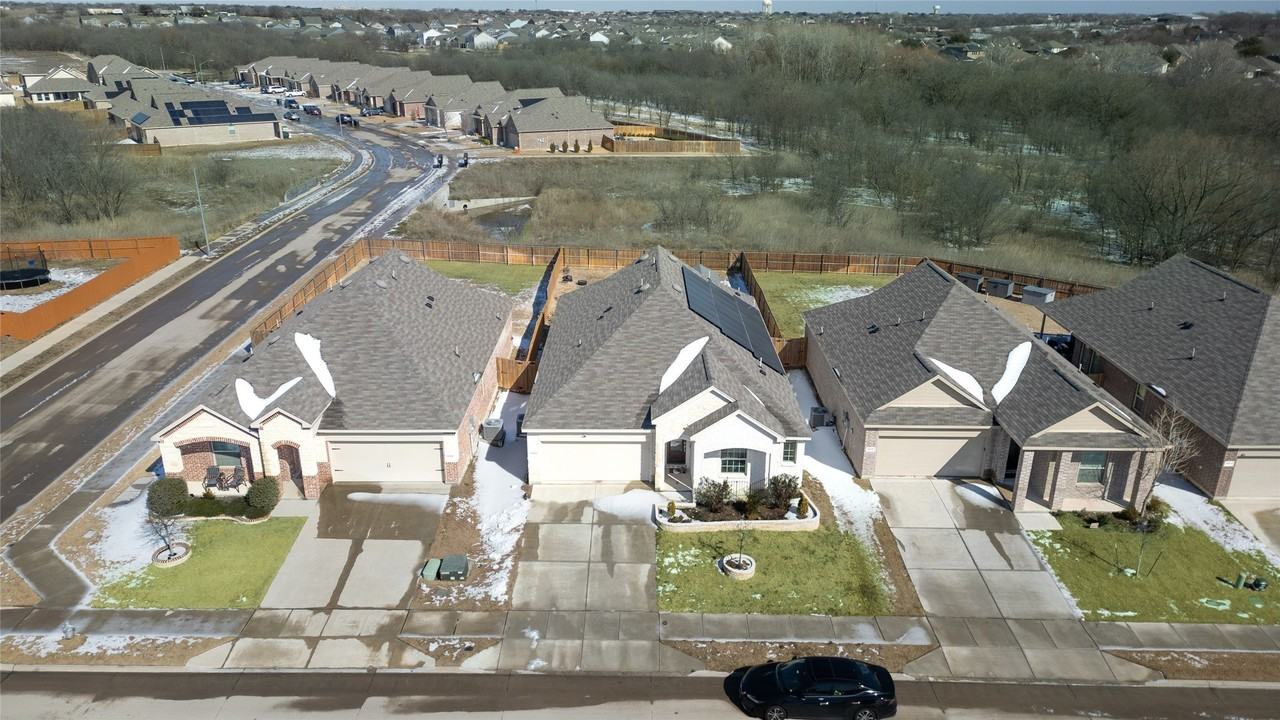 6932 Falconer Way - Photo 7 of 40