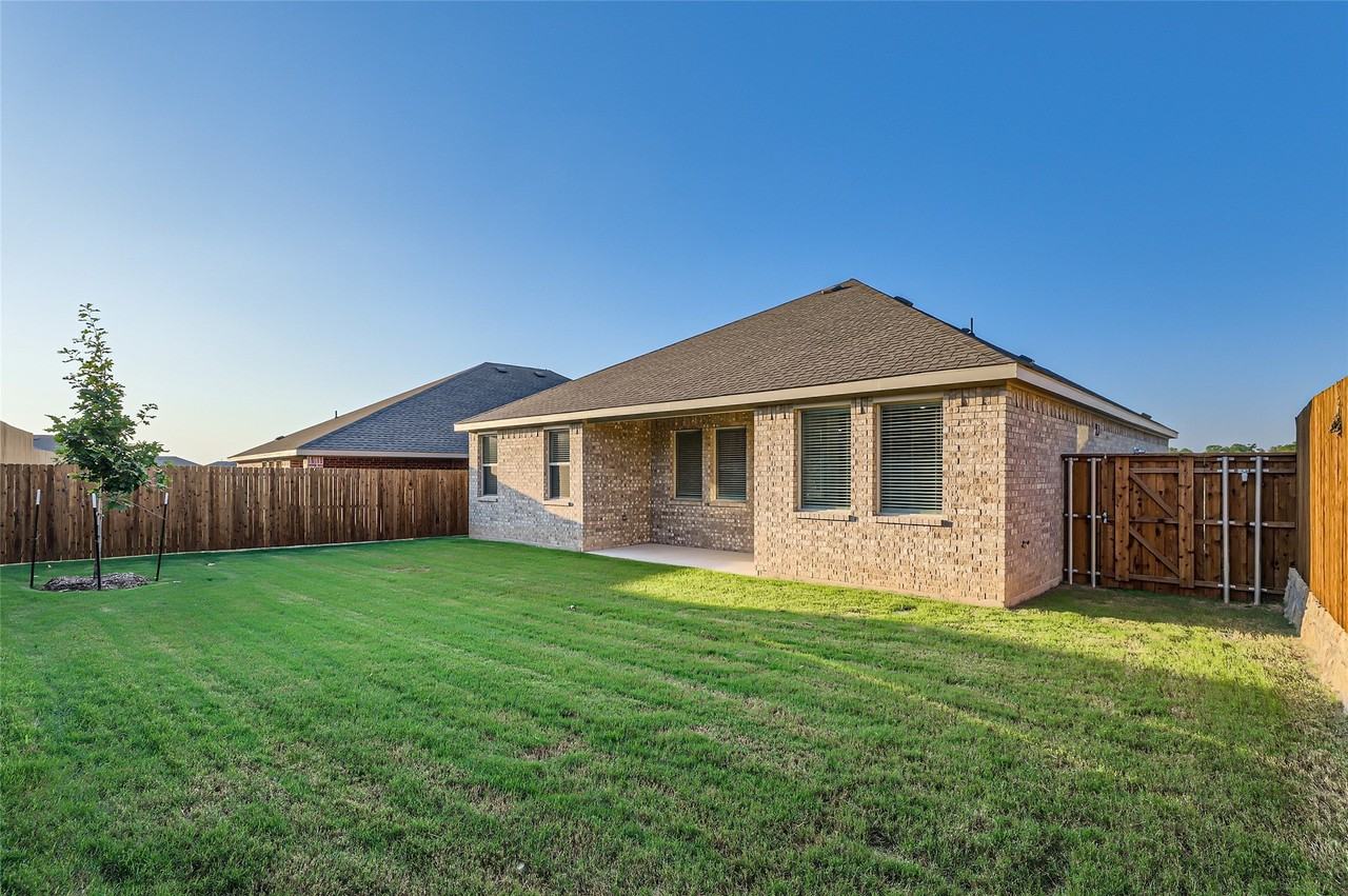 1205 Gladespring Ln - Photo 2 of 26
