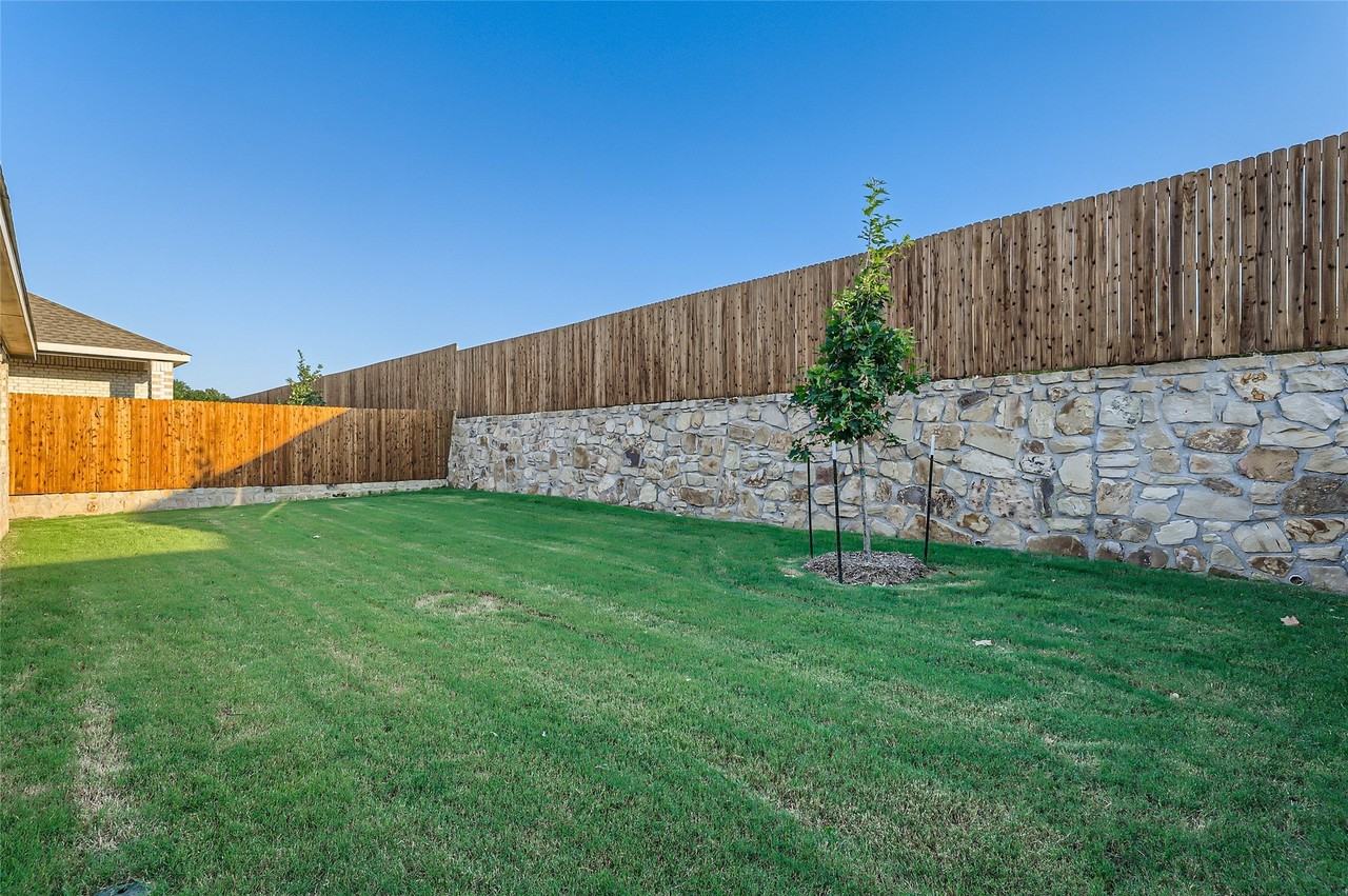 1205 Gladespring Ln - Photo 3 of 26