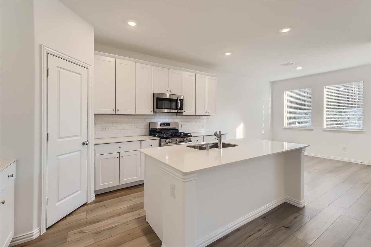 1205 Gladespring Ln - Photo 6 of 26