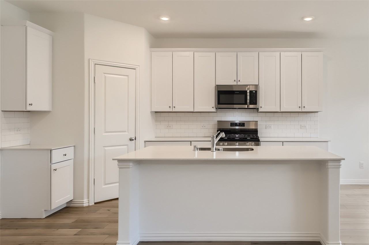 1205 Gladespring Ln - Photo 7 of 26