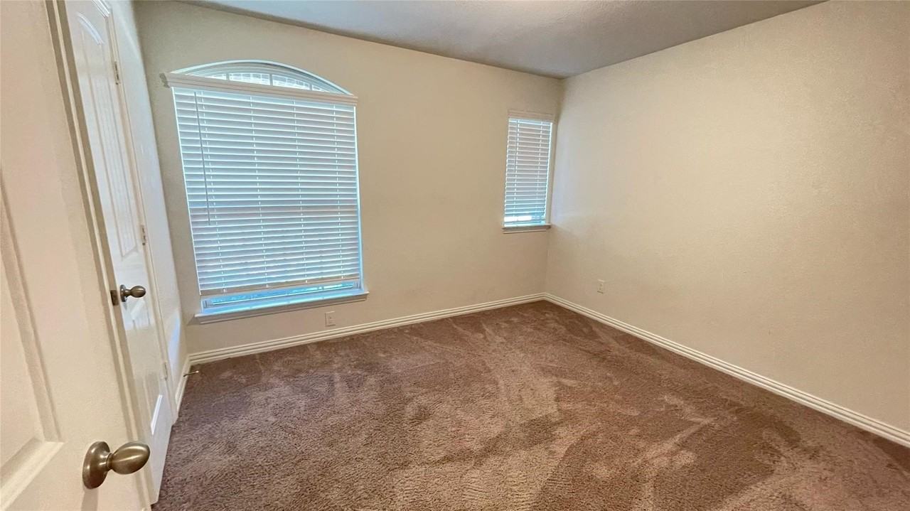 1308 Renoir Dr - Photo 4 of 29