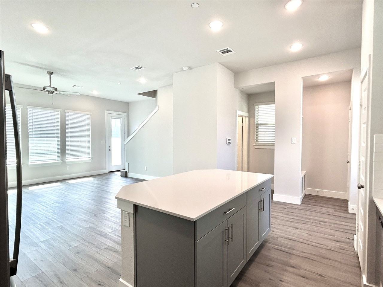 1830 Ne Green Oaks Blvd #102 - Photo 5 of 35