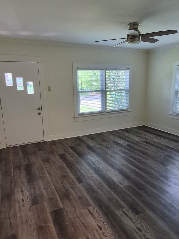 305 Shawnee Trl #A - Photo 2 of 11