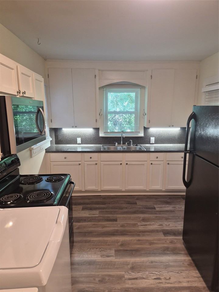 305 Shawnee Trl #A - Photo 3 of 11