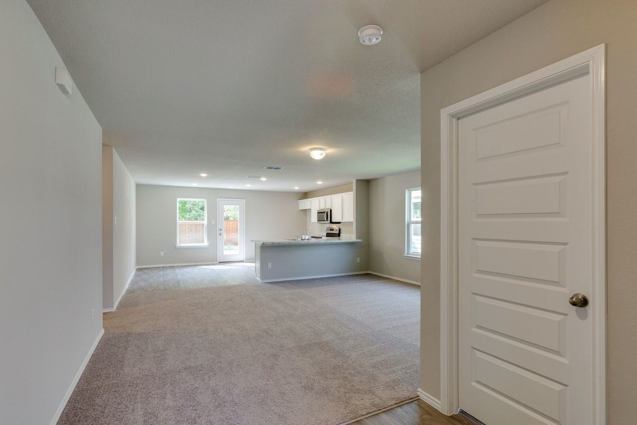111 Rock Creek Ln - Photo 4 of 26