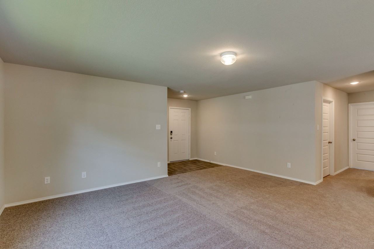 111 Rock Creek Ln - Photo 7 of 26