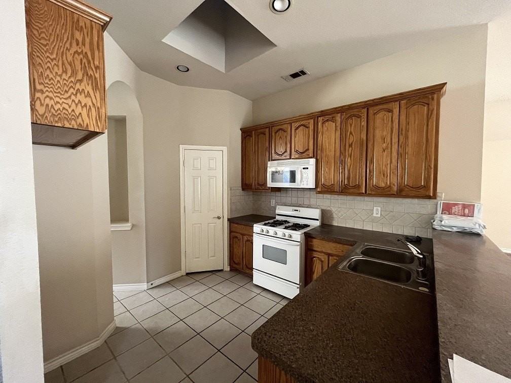 11421 Aspen Creek Dr - Photo 2 of 19