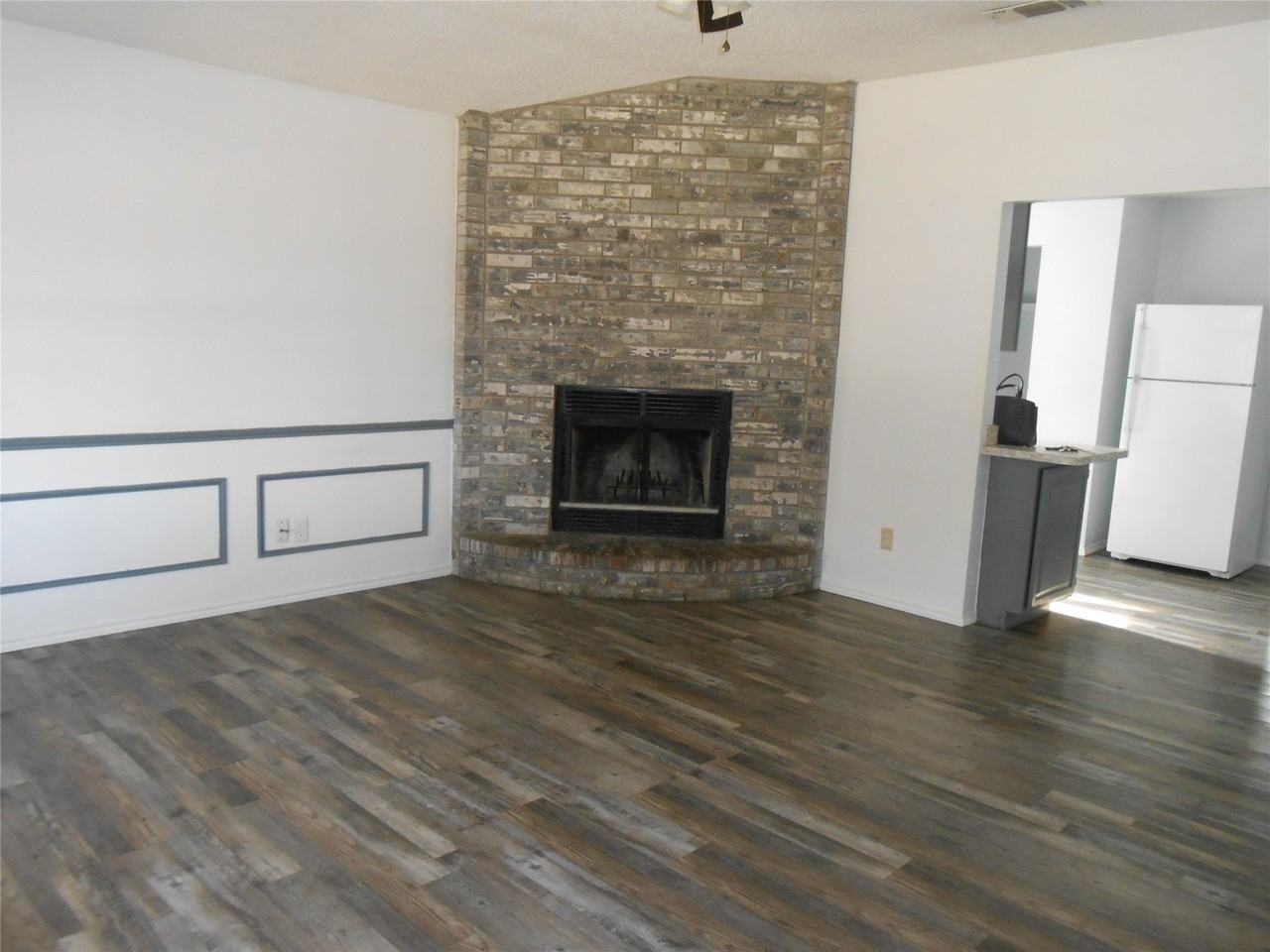 6936 Laurelhill Ct N - Photo 2 of 14