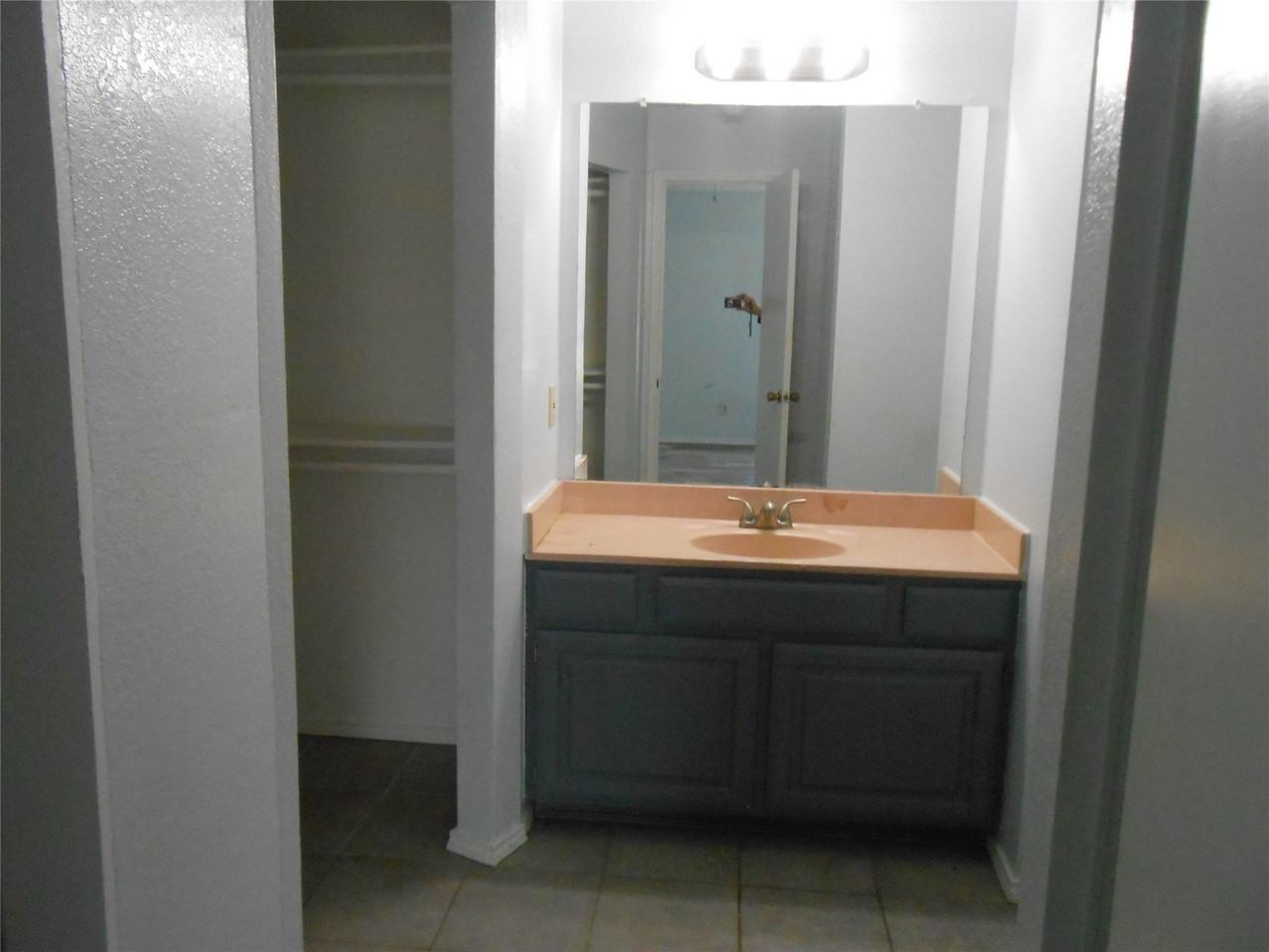6936 Laurelhill Ct N - Photo 6 of 14