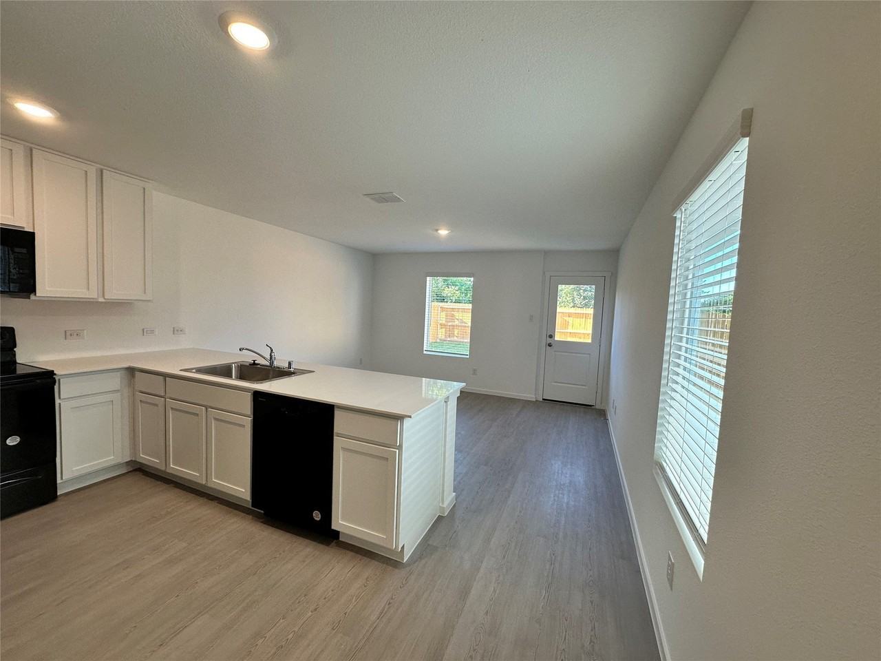 829 Sandhill Crane Ln - Photo 4 of 16