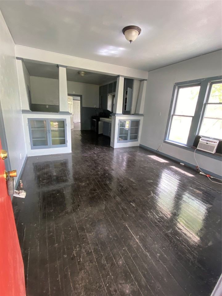 309 E Nelson St #B - Photo 2 of 8