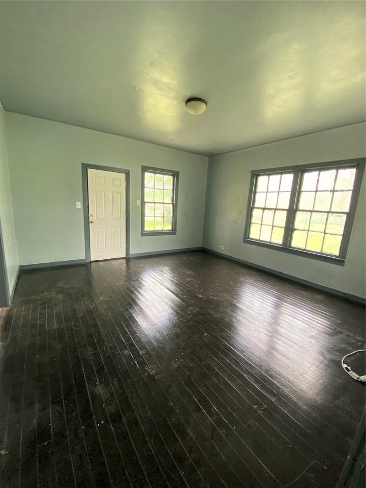 309 E Nelson St #B - Photo 6 of 8