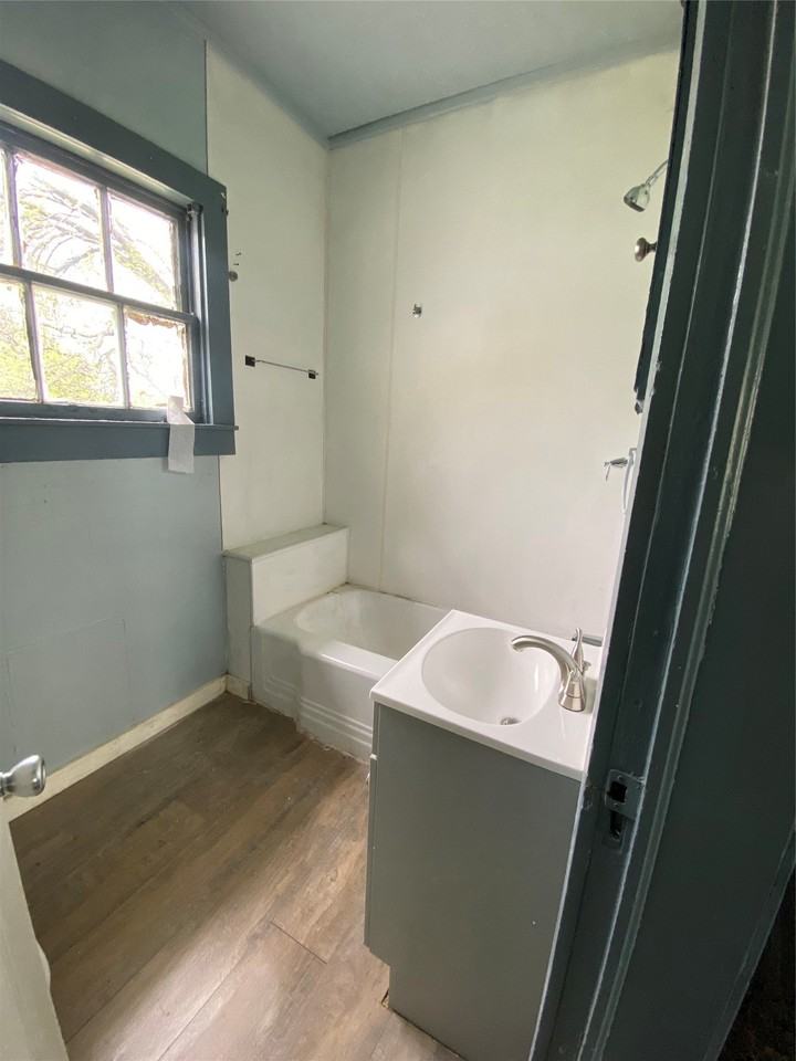 309 E Nelson St #B - Photo 7 of 8