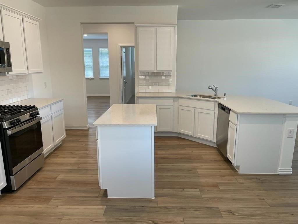 1115 Mahogany Ln - Photo 4 of 22