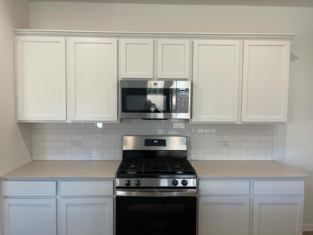 1115 Mahogany Ln - Photo 6 of 22