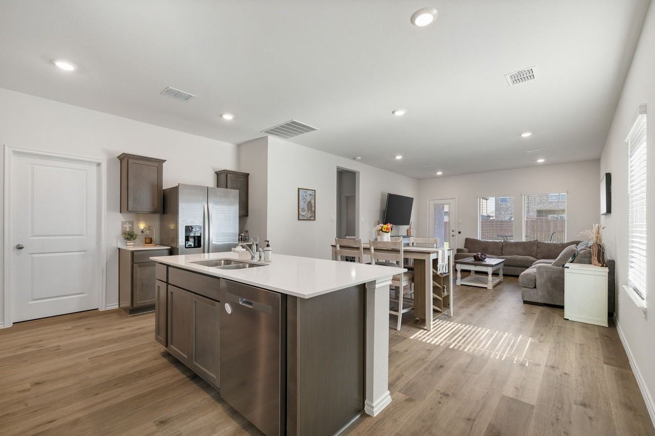 615 Joseph Rd - Photo 4 of 32