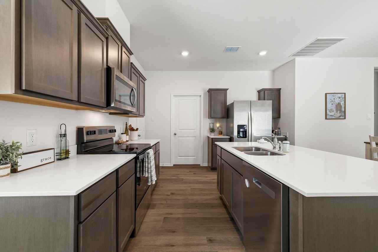 615 Joseph Rd - Photo 5 of 32
