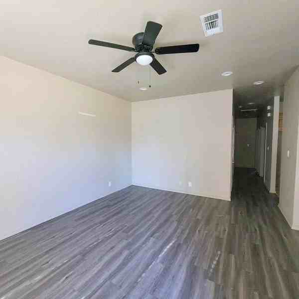 710 W Waco St - Photo 2 of 15